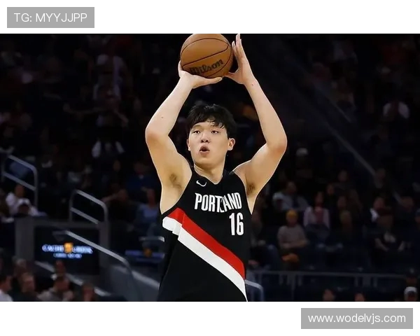 媒体人热评杨瀚森进步显著库里获得圆柱体称号引发热议